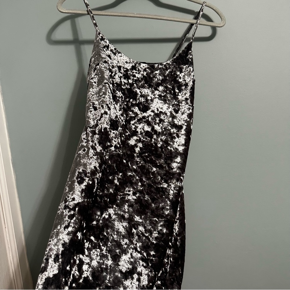 🦋 NWOT Gray Silver tone velour mini dress Forever21 Small